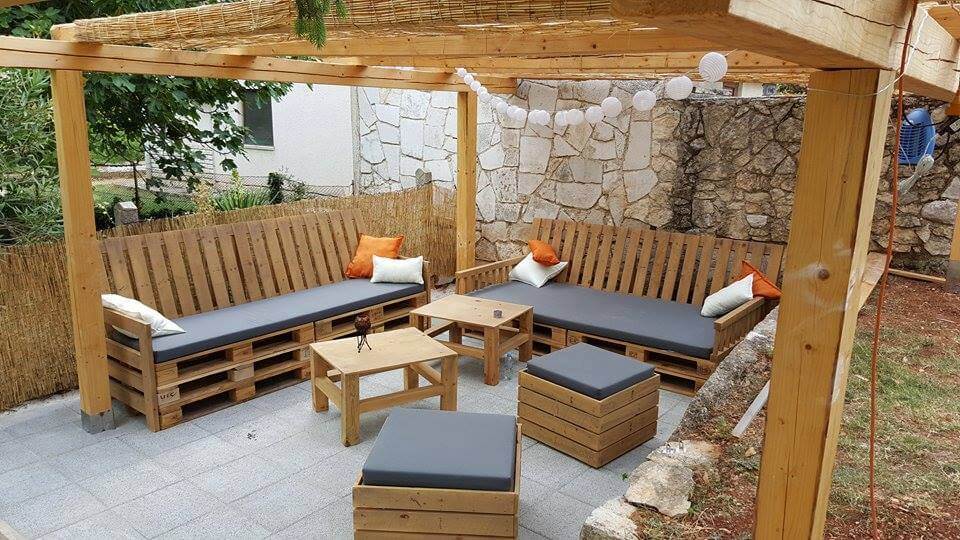 diy pallet patio sitting set