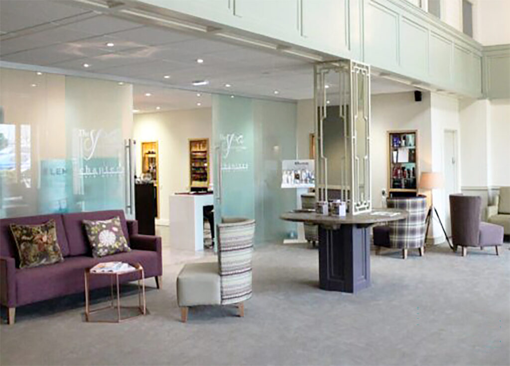 Refurbished golf clubhouse bar and lounge in The Home Counties