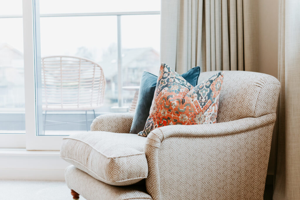 bespoke curtains and furnishings showing blinds and upholstery all made to your exact specifications in oxfordshire and the cotswolds